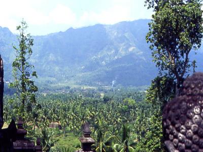 "Berge beim Borobudur-Tempel, Java, Indonesien"